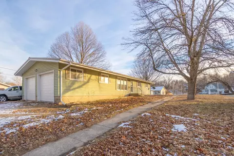 205 S Cherry St, Traer, IA 50675