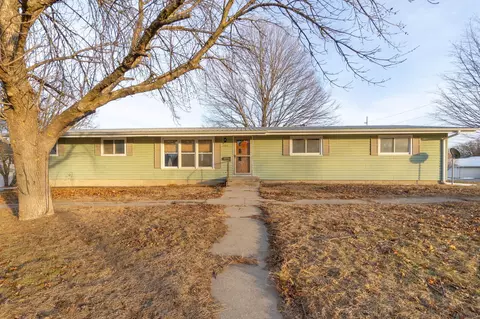 205 S Cherry St, Traer, IA 50675 photo 2
