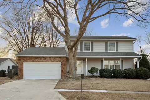 113 Cedar Crest Dr, Cedar Falls, IA 50613