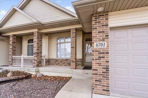 4701 Briarwood Dr, Cedar Falls, IA 50613