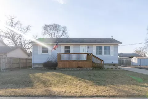 1114 Roosevelt St, Waterloo, IA 50707