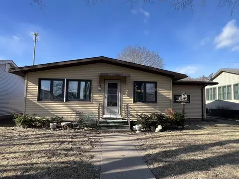 514 N 2nd St, Guttenberg, IA 52052