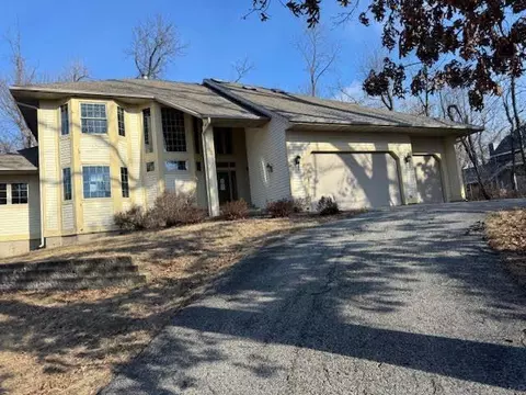 5006 NE Oak Grove Rd, Cedar Rapids, IA 52402