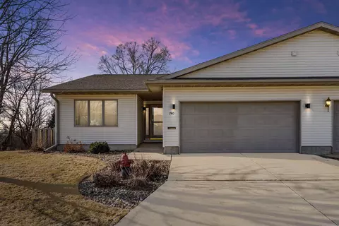740 Southlawn Ter, Oelwein, IA 50662