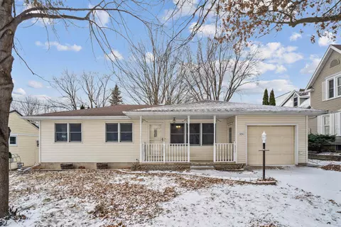 330 E Franklin St, Denver, IA 50622