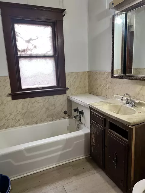 404 E Hayes St, Hazleton, IA 50641 photo 5