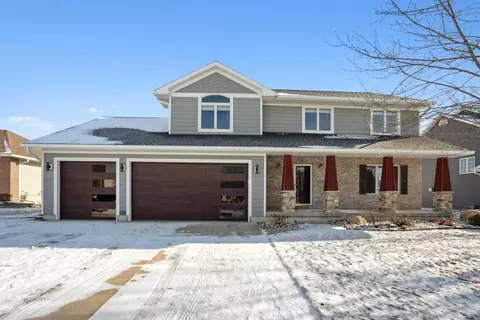 4110 Knoll Ridge Dr, Cedar Falls, IA 50613