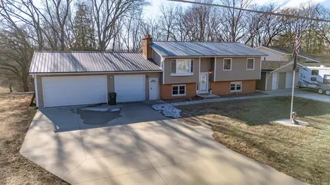 1318 Western Ave, Cedar Falls, IA 50613
