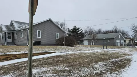 307 E Hayes St, Hazleton, IA 50641 photo 4