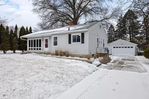 411 Carolina Ave, Waterloo, IA 50702