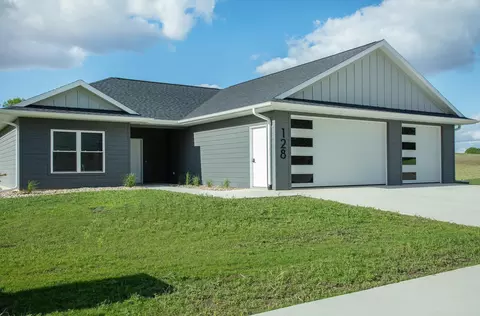 128 Red Fox Trl, Waverly, IA 50677