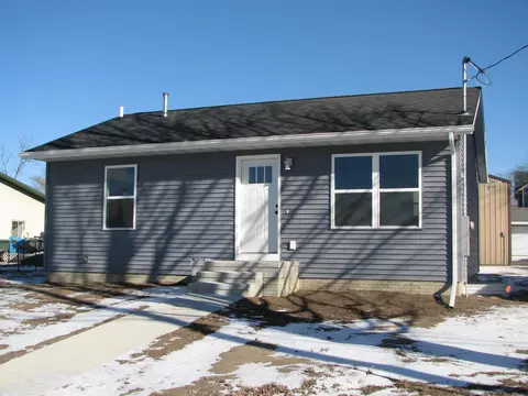 814 NE 5th Ave, Independence, IA 50644