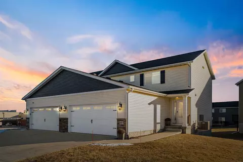 4007 Sarah Dr, Waterloo, IA 50702