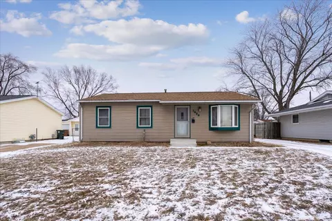 1626 Golden Valley Dr, Waterloo, IA 50703