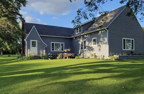 17696 40th St, Oelwein, IA 50662