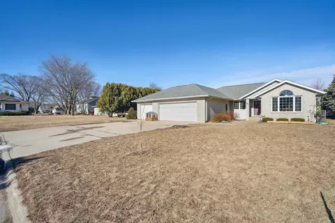 402 E 6th St, Readlyn, IA 50668 photo 2
