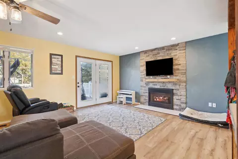 402 E 6th St, Readlyn, IA 50668 photo 8