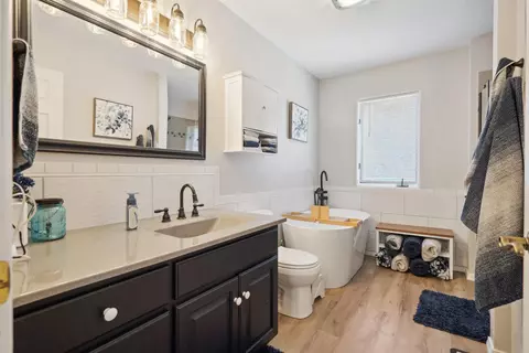 402 E 6th St, Readlyn, IA 50668 photo 13