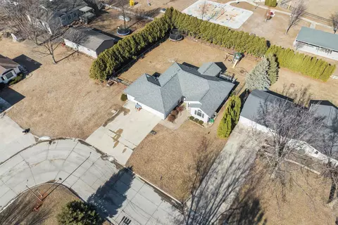 402 E 6th St, Readlyn, IA 50668 photo 3