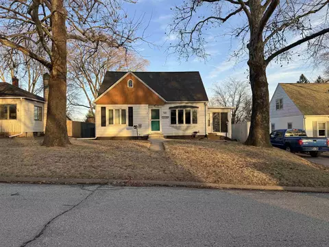 829 Hickory St, Waterloo, IA 50701