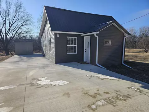 540 SW 8 St, Oelwein, IA 50662