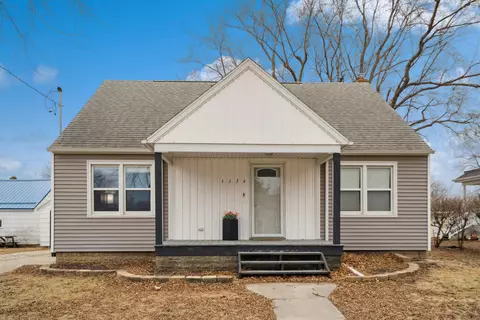 1134 6th St, Jesup, IA 50648
