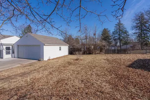 1734 E Ridgeway Ave, Waterloo, IA 50702 photo 2