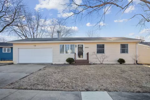 4524 Coronado Ct, Cedar Falls, IA 50613