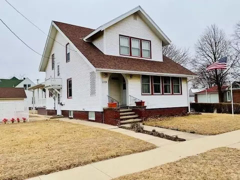 119 N Railroad St, Sumner, IA 50674