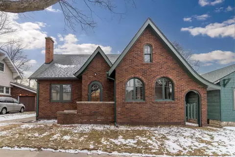 908 Grant Ave, Waterloo, IA 50702