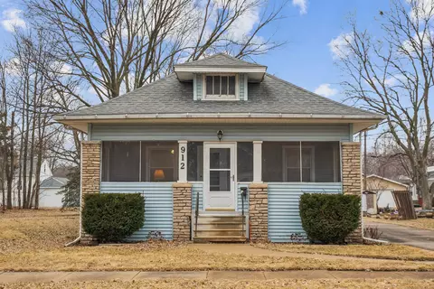 912 Denver St, Waterloo, IA 50702