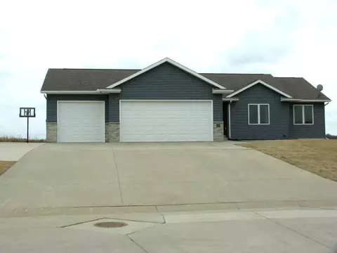 409 SE Independence Ave, Riceville, IA 50466
