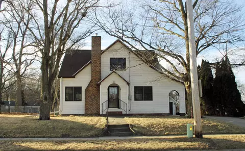 631 E Fayette St, Denver, IA 50622