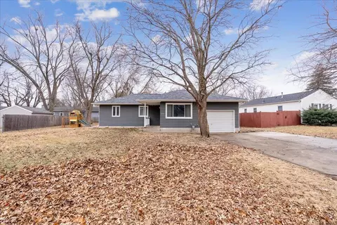 2307 Primrose Dr, Cedar Falls, IA 50613