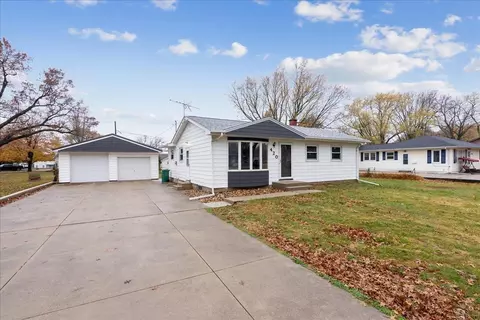 420 Gilbertville Rd, Elk Run Heights, IA 50707