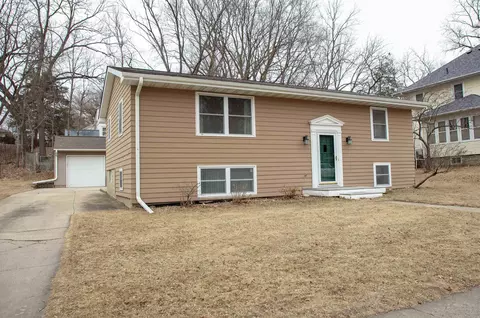 415 NE 2nd Ave, Waverly, IA 50677