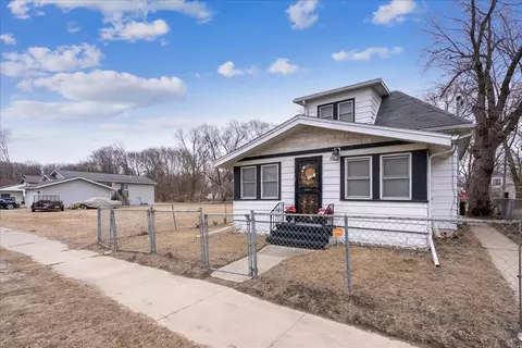 712 Mobile St, Waterloo, IA 50703