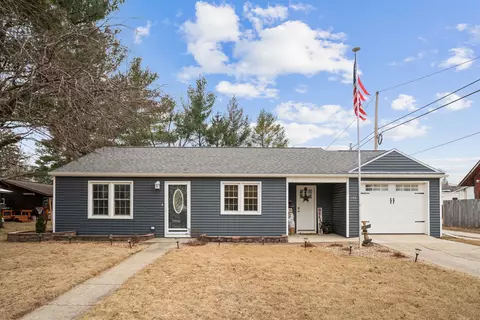 135 2nd St S, Maynard, IA 50655