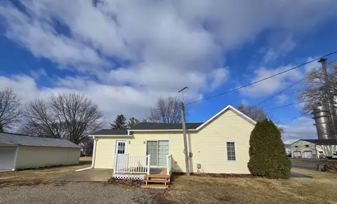 1015 4th St, La Porte City, IA 50651