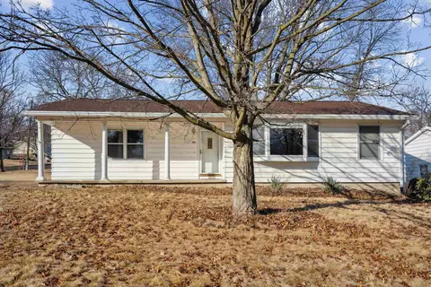 140 Helen Rd, Waterloo, IA 50701