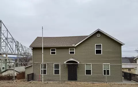 230 N 2 St, Lansing, IA 52151