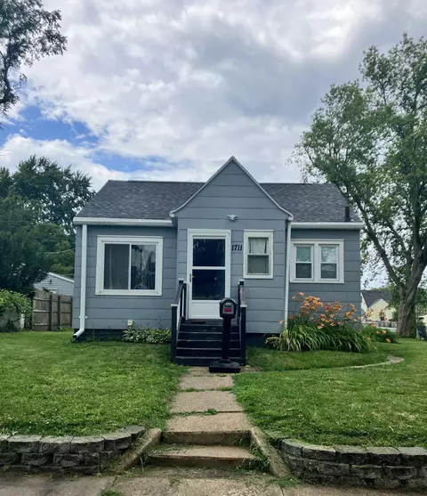 1711 Hawthorne Ave, Waterloo, IA 50702