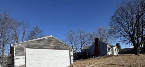 201 Joy Dr, Waterloo, IA 50702 photo 3