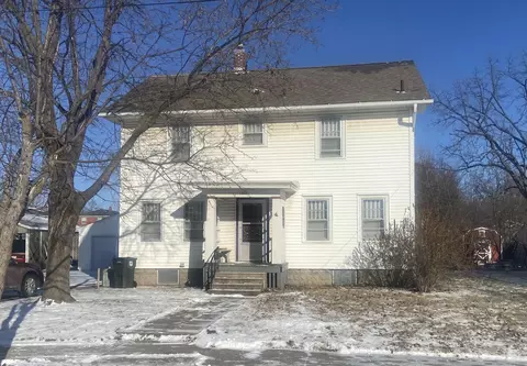 1215 W 20th St, Cedar Falls, IA 50613