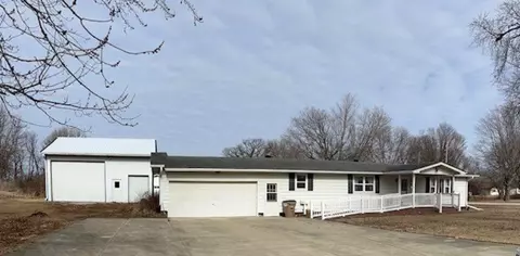 420 Berkey St, Maynard, IA 50655