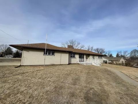 20 Hillside Drive West Dr, Oelwein, IA 50662