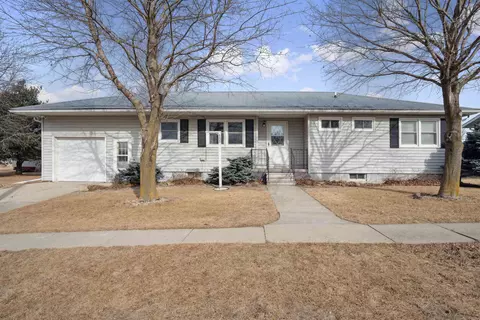 408 E Morrison St, Edgewood, IA 52042