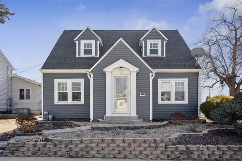 204 3rd St SE, Oelwein, IA 50662