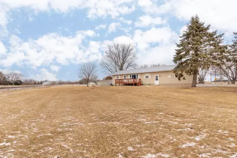 306 N Center St, Ionia, IA 50645