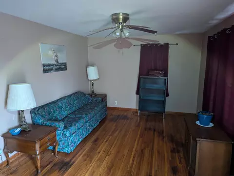 206 E 3rd Ave, Cresco, IA 52136 photo 2